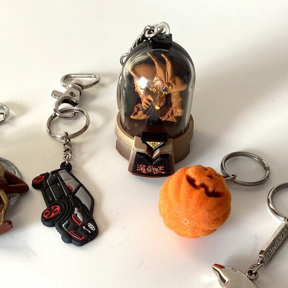 An Assortment of Key Chains Pumpkin Fish 1996 Yu-Gi-Oh Exodia Keychain - Picture 3 of 6